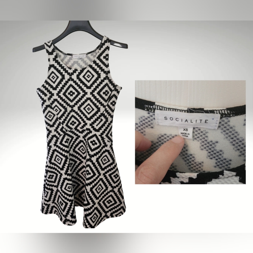 Socialite textured sleeveless mini dress. Southwest geometric pattern, sz XS